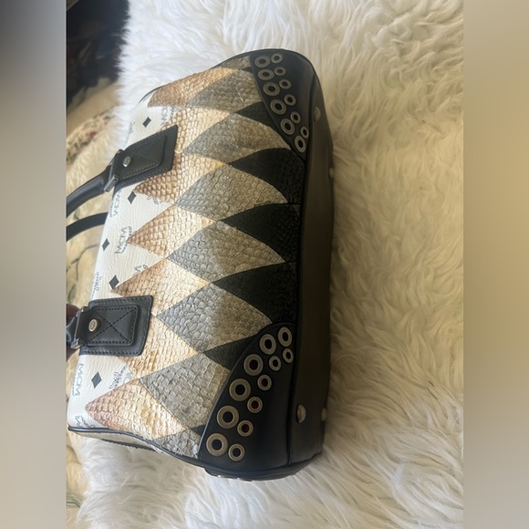 MCM MILANO BOSTON LIMITED - Picture 6 of 17